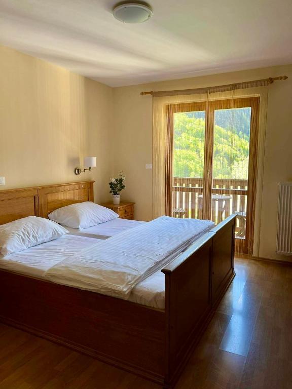 Hotel Alpine image 1