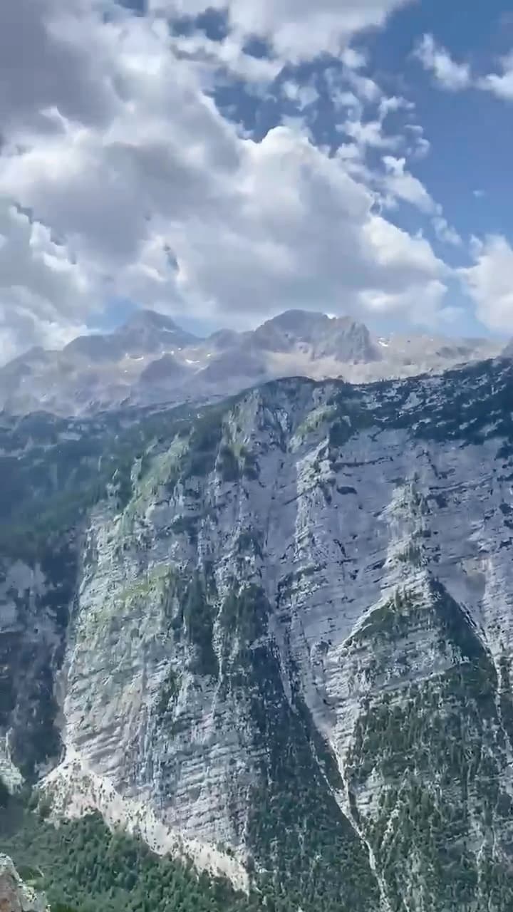 @hikingtours