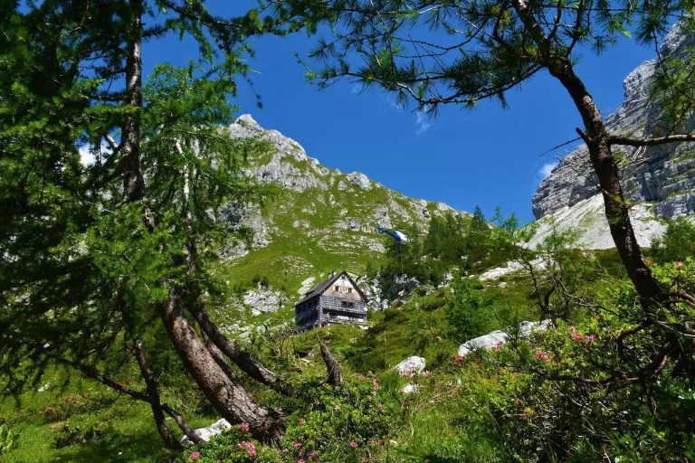 Helicopter supplying Vodnik lodge