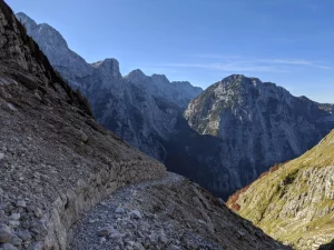 Slight descent from Luknja saddle